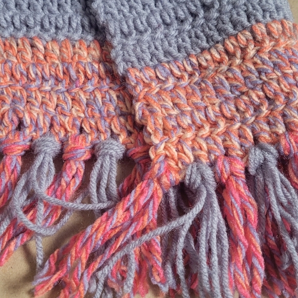 Crochet scarf - Picture 3 of 4